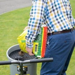 The Handy 50lbs Broadcast Fertiliser Spreader -Yougarden Online Store 180076 4