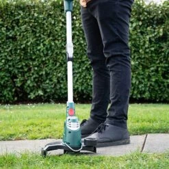 Webb 20VLT 20v 2Ah Cordless Line Trimmer 12 Webb 20VLT 20v 2Ah Cordless Line Trimmer -Yougarden Online Store 180266 3