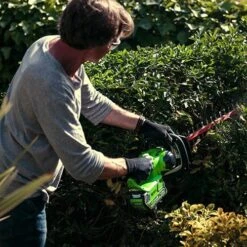Greenworks 40v Hedge Trimmer With 2Ah Battery And Charger 9 Greenworks 40v Hedge Trimmer With 2Ah Battery And Charger -Yougarden Online Store 180282 3