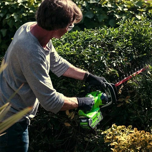 Greenworks 40v Hedge Trimmer With 2Ah Battery And Charger 4 Greenworks 40v Hedge Trimmer With 2Ah Battery And Charger - Image 4