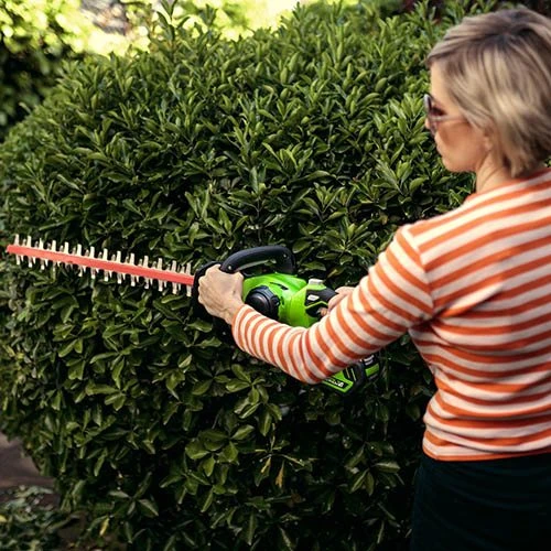 Greenworks 40v Hedge Trimmer With 2Ah Battery And Charger 5 Greenworks 40v Hedge Trimmer With 2Ah Battery And Charger - Image 5