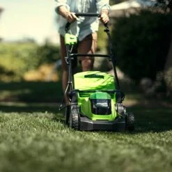 Greenworks 40v 40cm Walk Behind Mower With 2 X 2Ah Batteries And Charger 12 Greenworks 40v 40cm Walk Behind Mower With 2 X 2Ah Batteries And Charger -Yougarden Online Store 180287 4